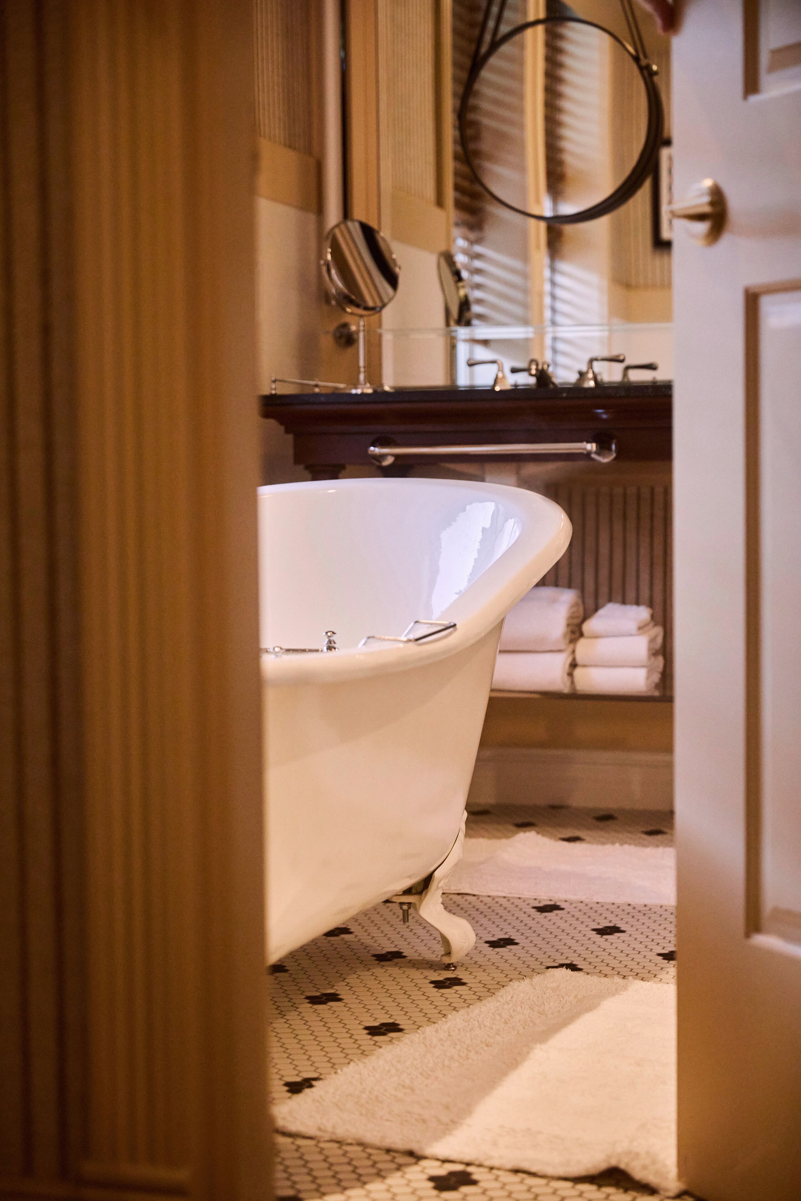suite, 3 bedrooms (residential) | bathroom | separate bathtub and shower, designer toiletries, hair dryer, bathrobes