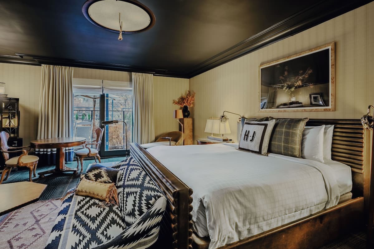 Suite Junior, au bord de la piscine | Draps en coton égyptien, literie de qualité, couette en duvet