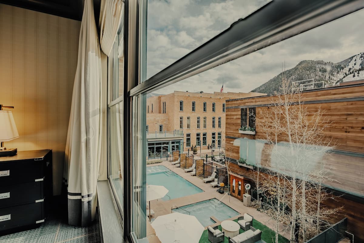 Suite Junior, 1 trÚs grand lit, accessible aux personnes malentendantes (Tub, Accessible) | Draps en coton égyptien, literie de qualité, couette en duvet