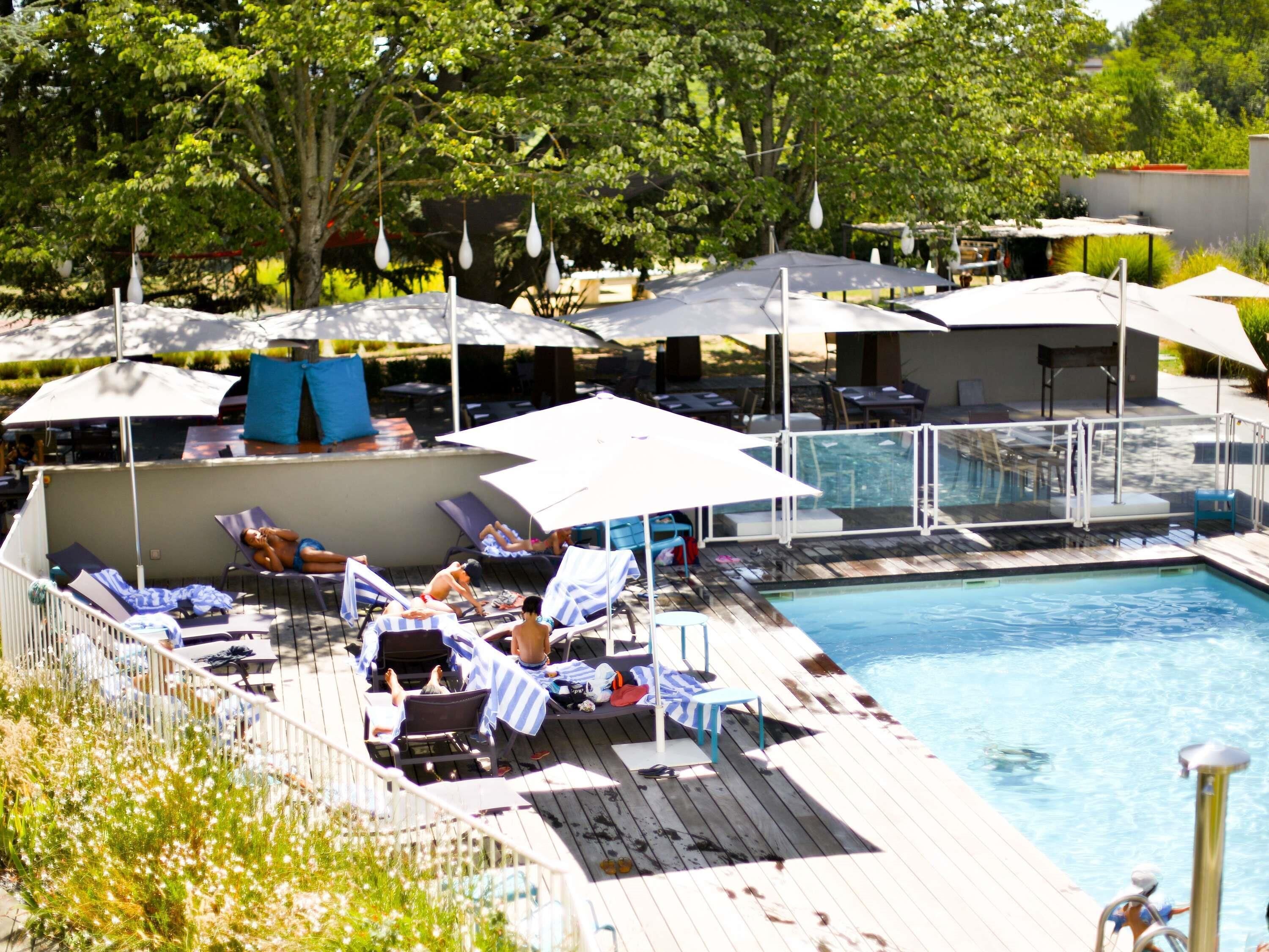 Artículos del minibar gratis y caja de seguridad en la habitación 