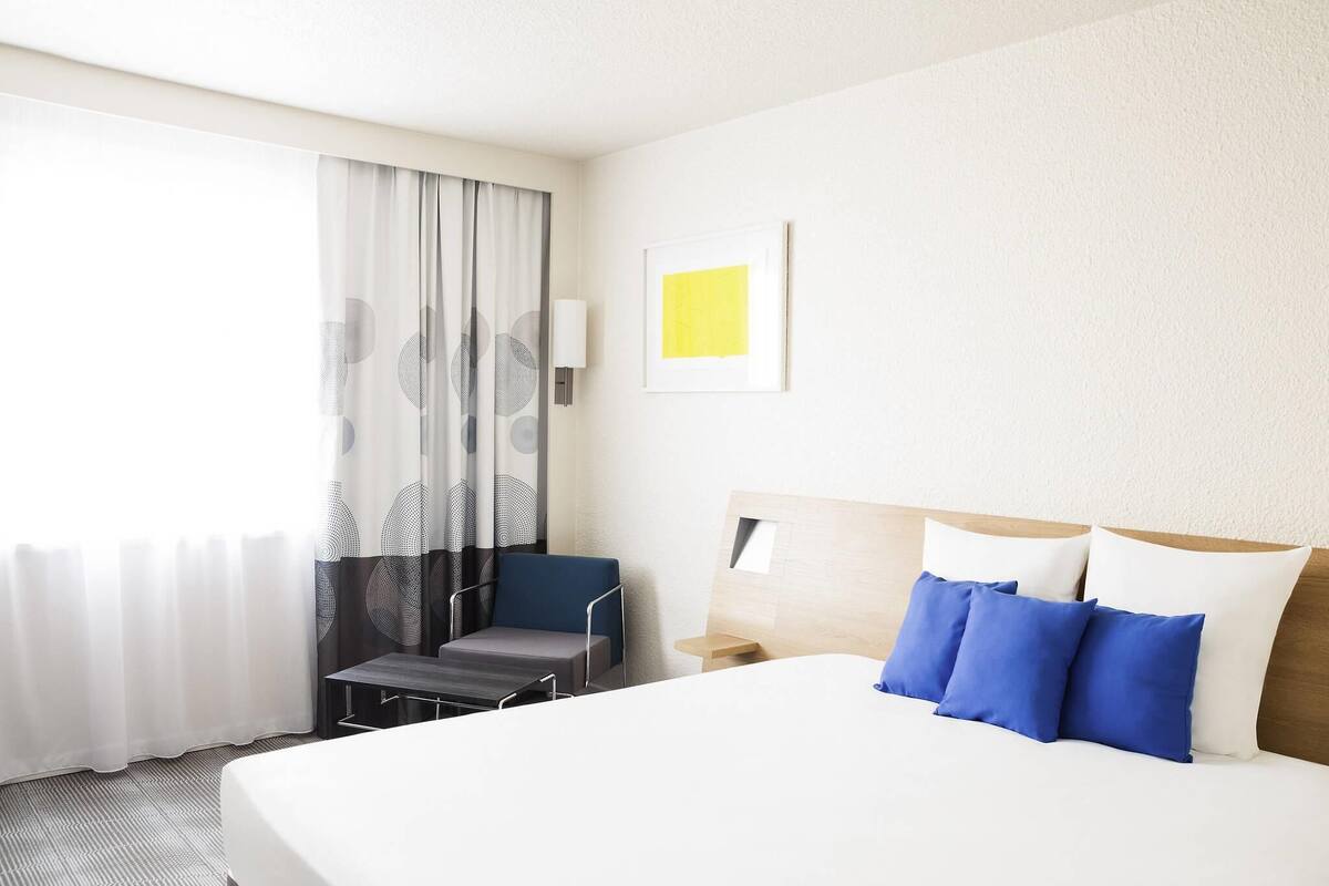 Kamar Klasik, 1 Tempat Tidur King | Minibar gratis, brankas, meja kerja, dan tirai kedap cahaya