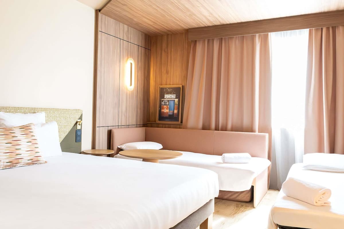 Free minibar, in-room safe, desk, blackout drapes