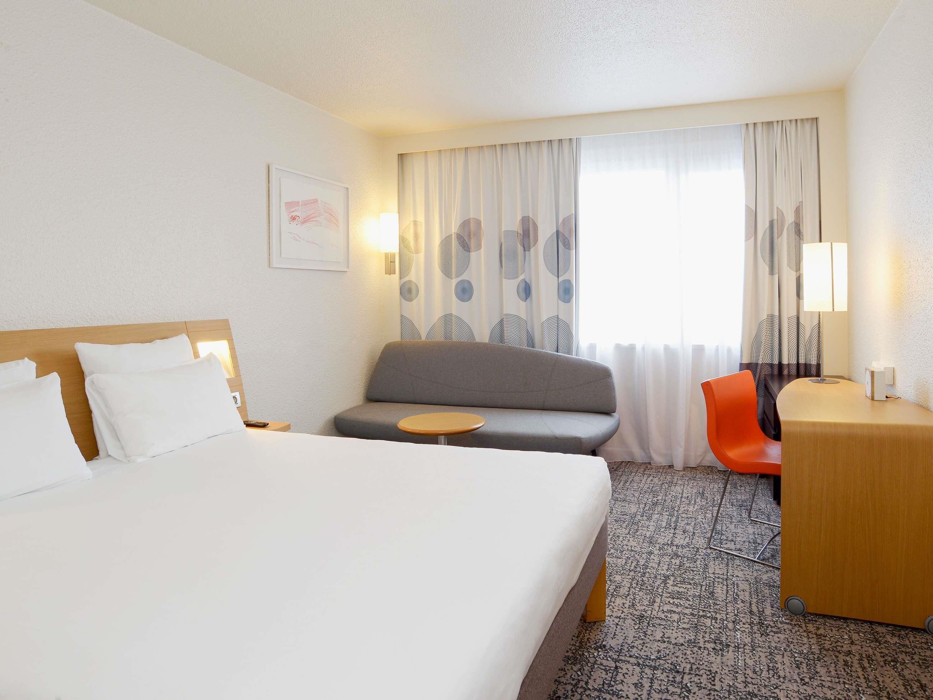 Kamar Klasik, 1 Tempat Tidur Double | Minibar gratis, brankas, meja kerja, dan tirai kedap cahaya