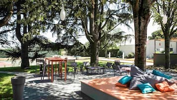 Lunch and dinner served, French cuisine