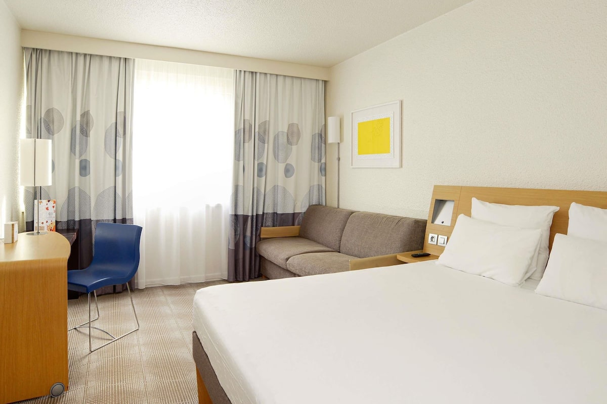 Classic Room, Multiple Beds | Free minibar, in-room safe, desk, blackout drapes