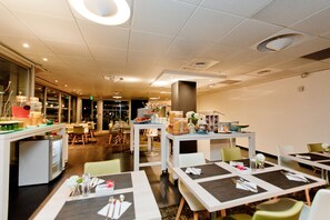Daily buffet breakfast (EUR 19.50 per person)