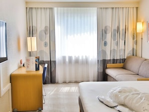 Chambre Exécutive, 1 lit double | Articles gratuits dans le mini-bar, coffres-forts dans les chambres
