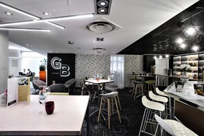 Bar (trong khuôn viên)