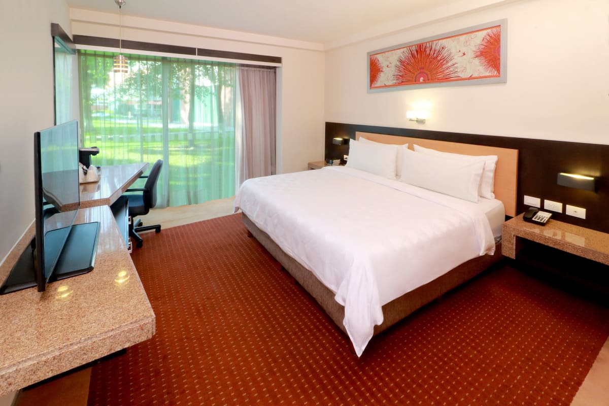 Chambre Standard, 1 très grand lit, accessible aux personnes à mobilité réduite (Courtyard Access) | 1 chambre, literie de qualité supérieure, couette en duvet d'oie