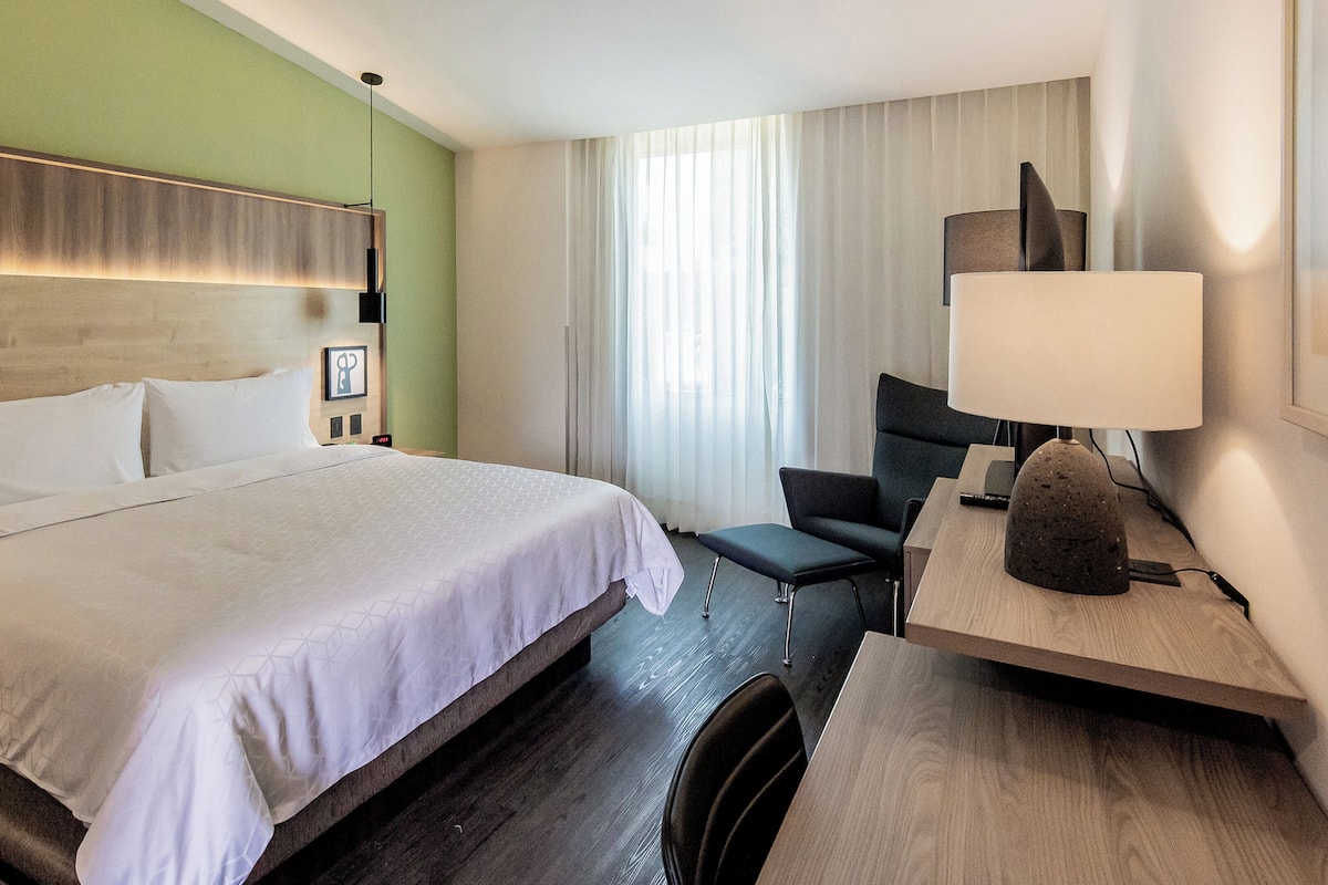 Chambre Standard, 1 très grand lit, vue cour intérieure (Courtyard Access) | 1 chambre, literie de qualité supérieure, couette en duvet d'oie