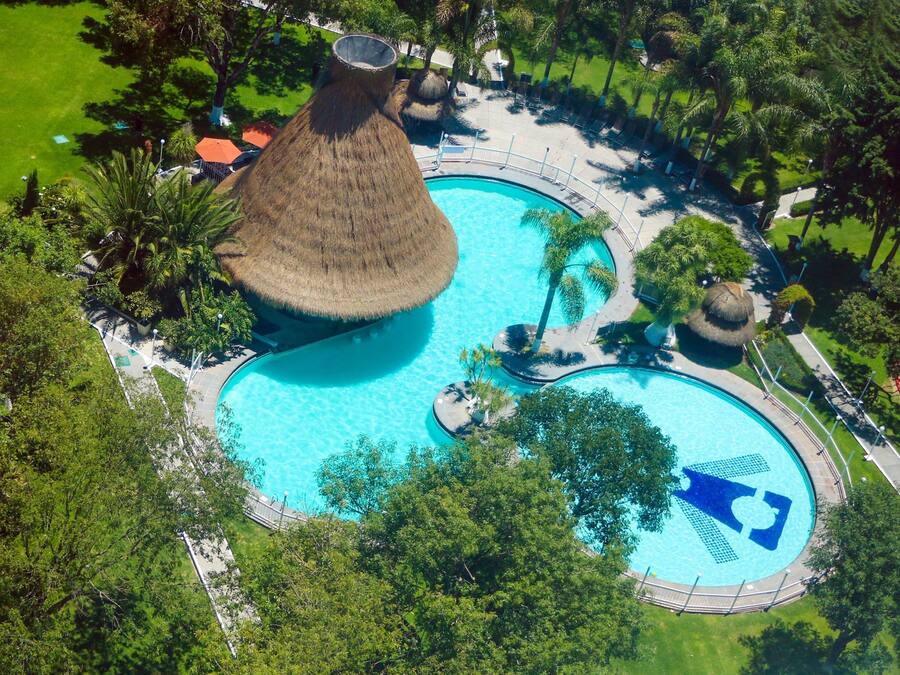 Outdoor pool, open 8:00 AM to 10:00 AM, pool loungers