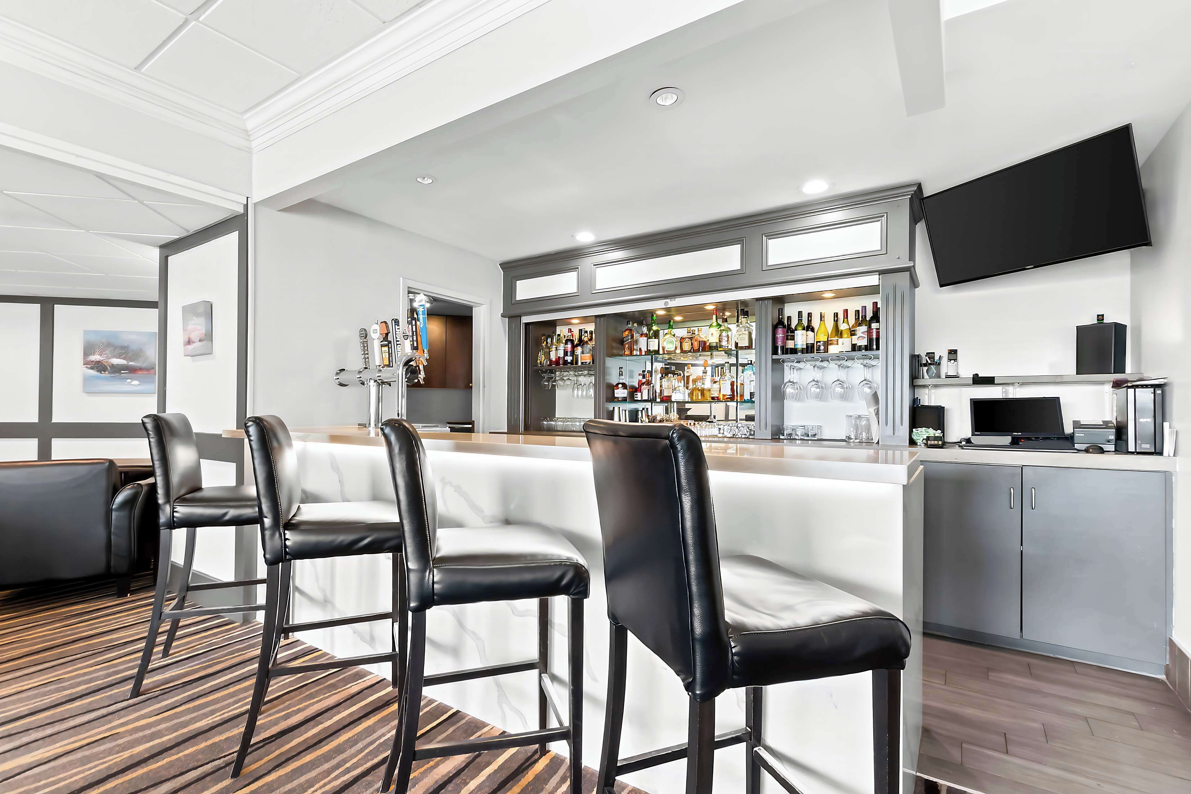 Πλήρες πρωινό καθημερινά με χρέωση