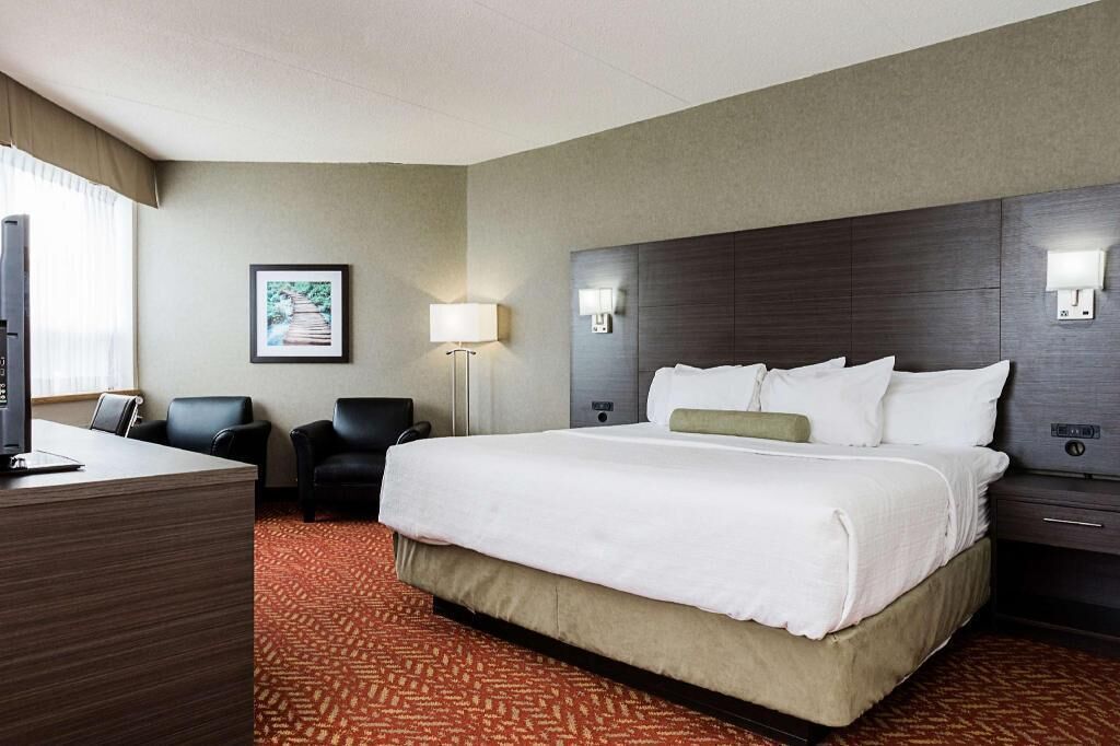 Iron/ironing board, rollaway beds, WiFi, bed sheets