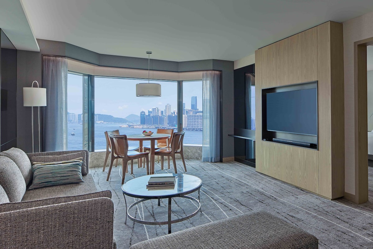 Elite Harbour View Suite
