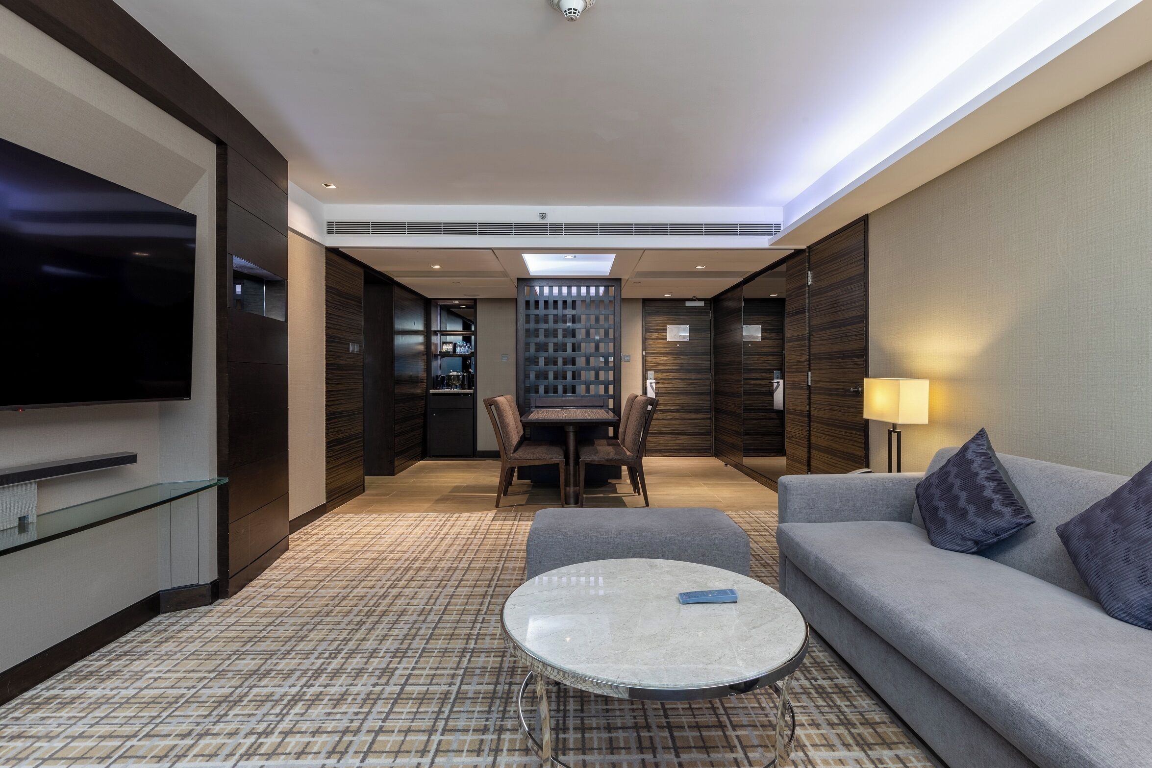 Deluxe Harbour View Suite with Club Lounge Access