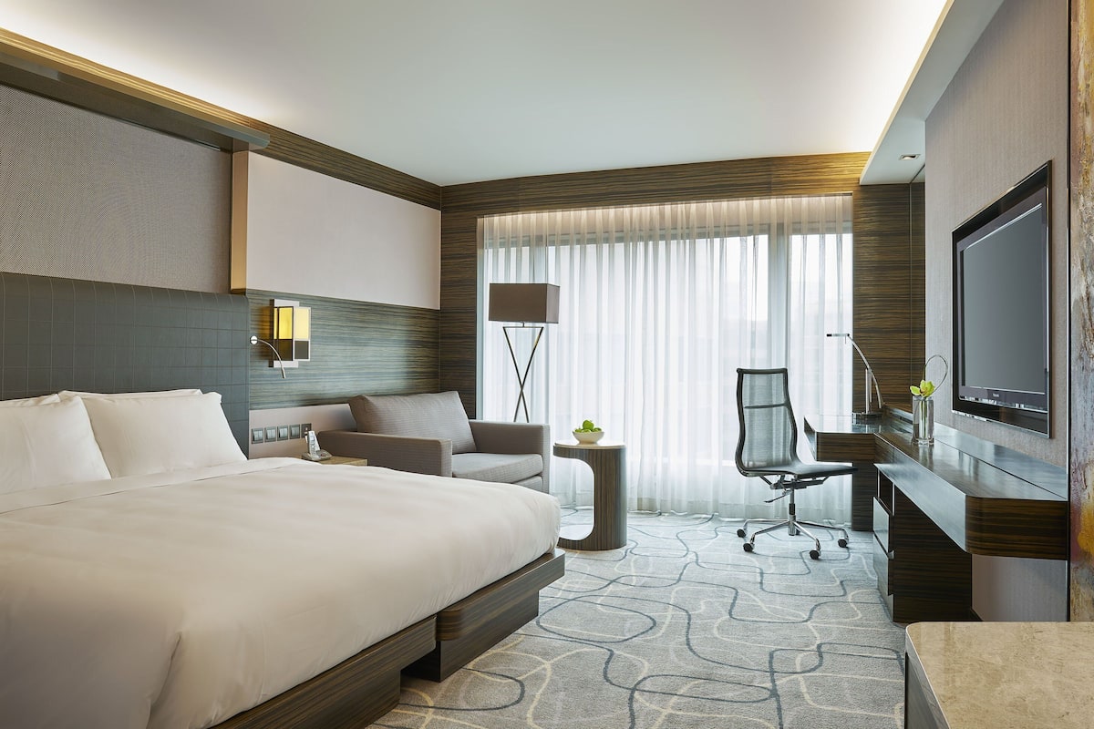1 bedroom, premium bedding, minibar, in-room safe