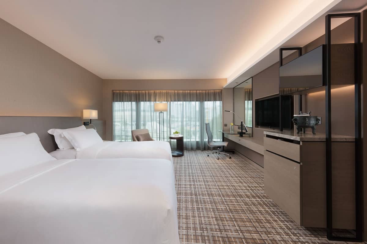 1 bedroom, premium bedding, minibar, in-room safe