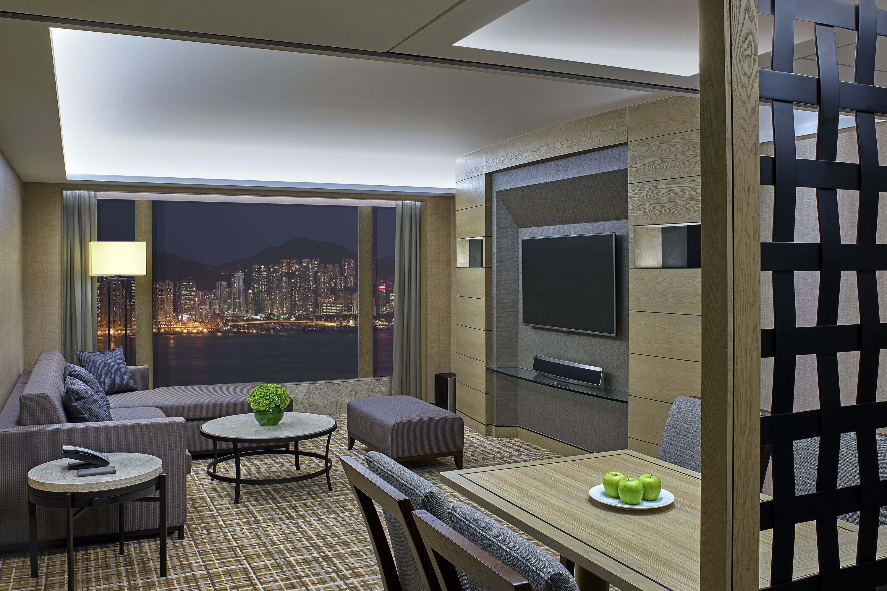 Deluxe Harbour View Suite with Club Lounge Access | Premium bedding, minibar, in-room safe, desk