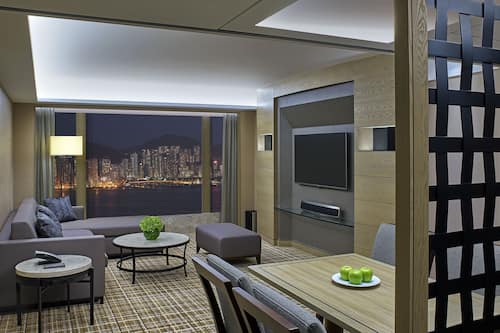 Premium bedding, minibar, in-room safe, desk