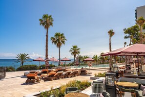 3 outdoor pools, pool umbrellas, pool loungers - El Fuerte Marbella (Marbella)