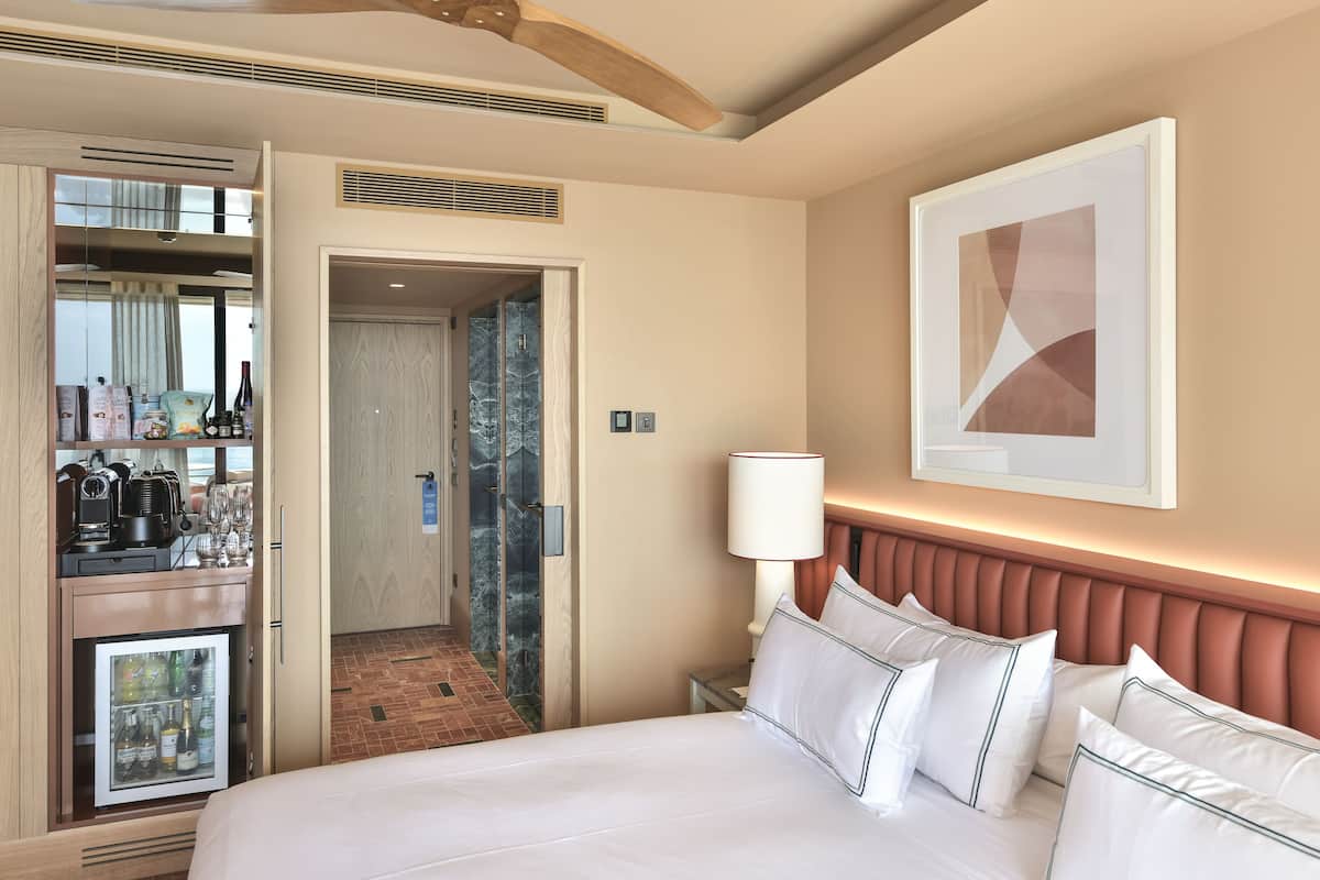 1 Schlafzimmer, hochwertige Bettwaren, Daunenbettdecken