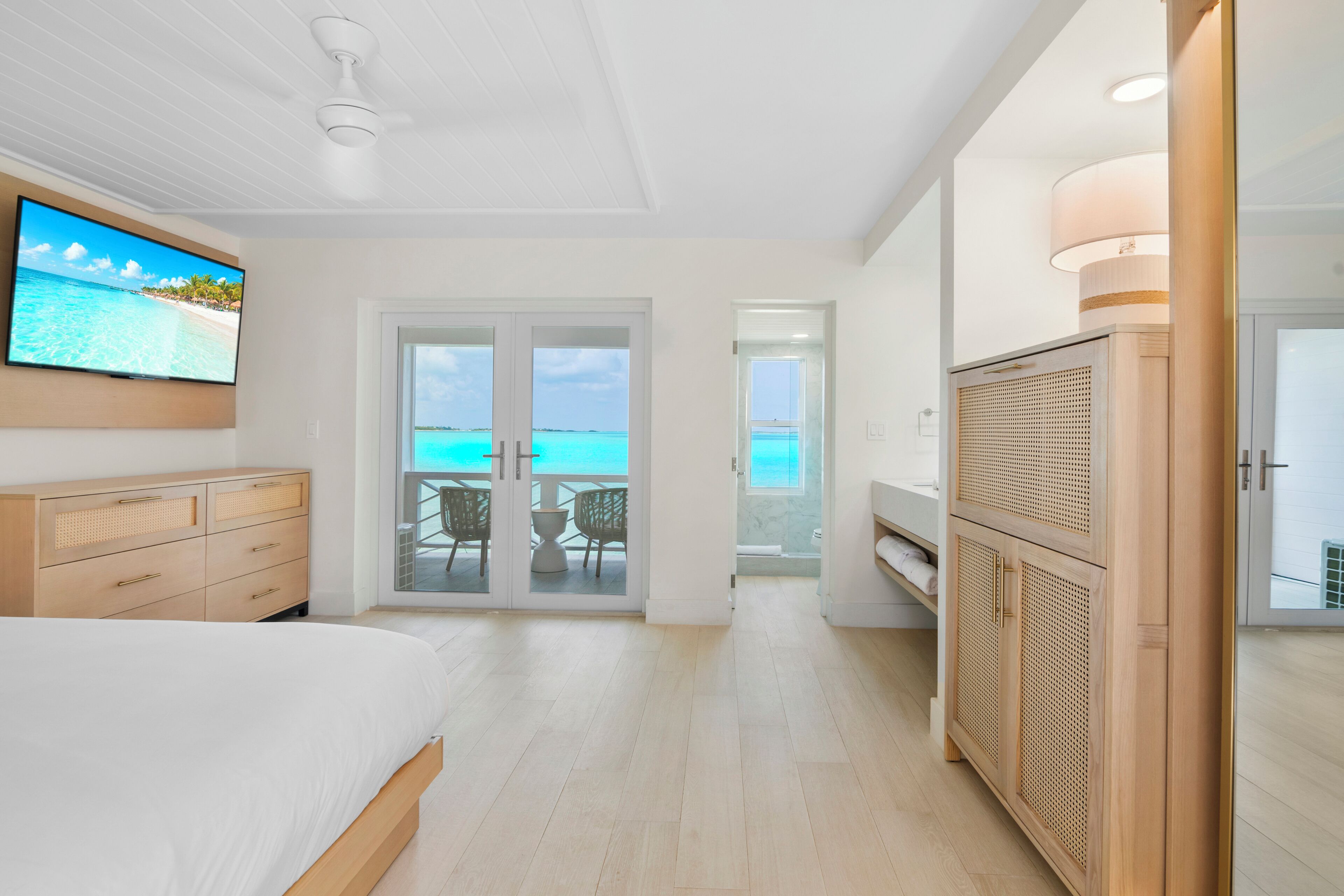 セーフティボックス (室内)、防音設備、アイロン / アイロン台、ベッドシーツ