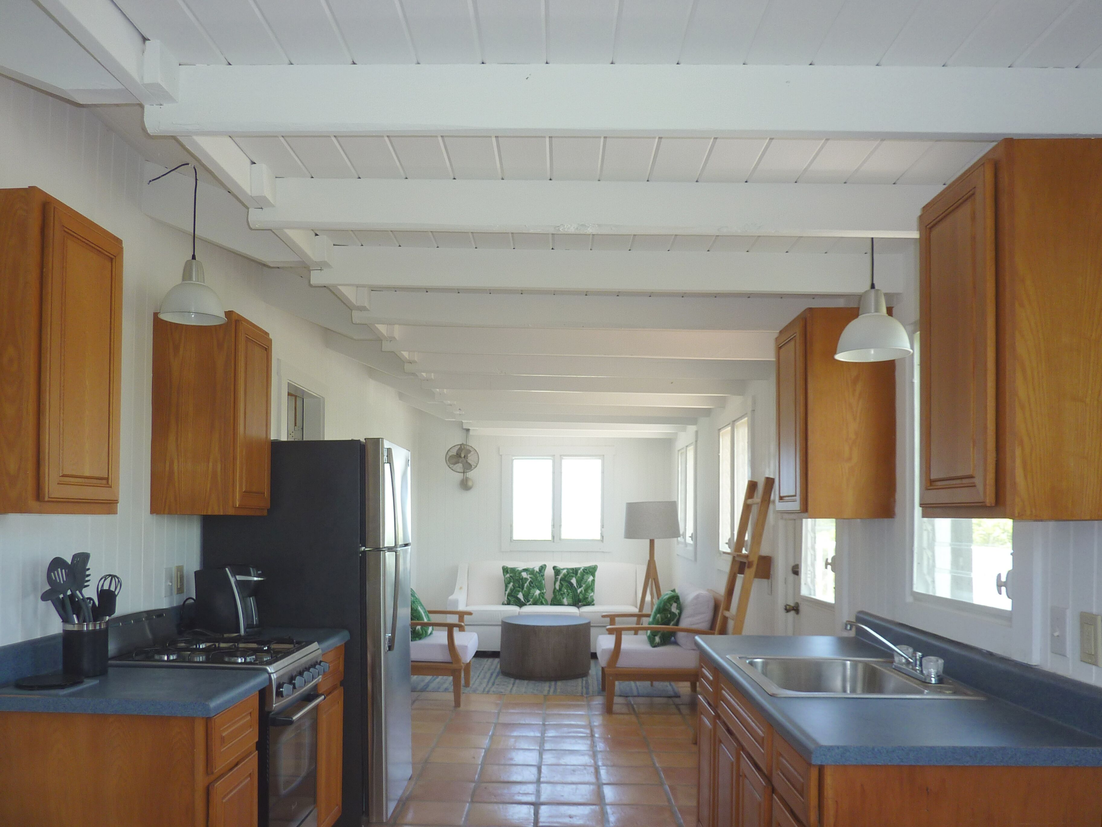 cottage, 2 bedrooms, non smoking, lagoon view (unit5) | private kitchen | fridge, coffee/tea maker