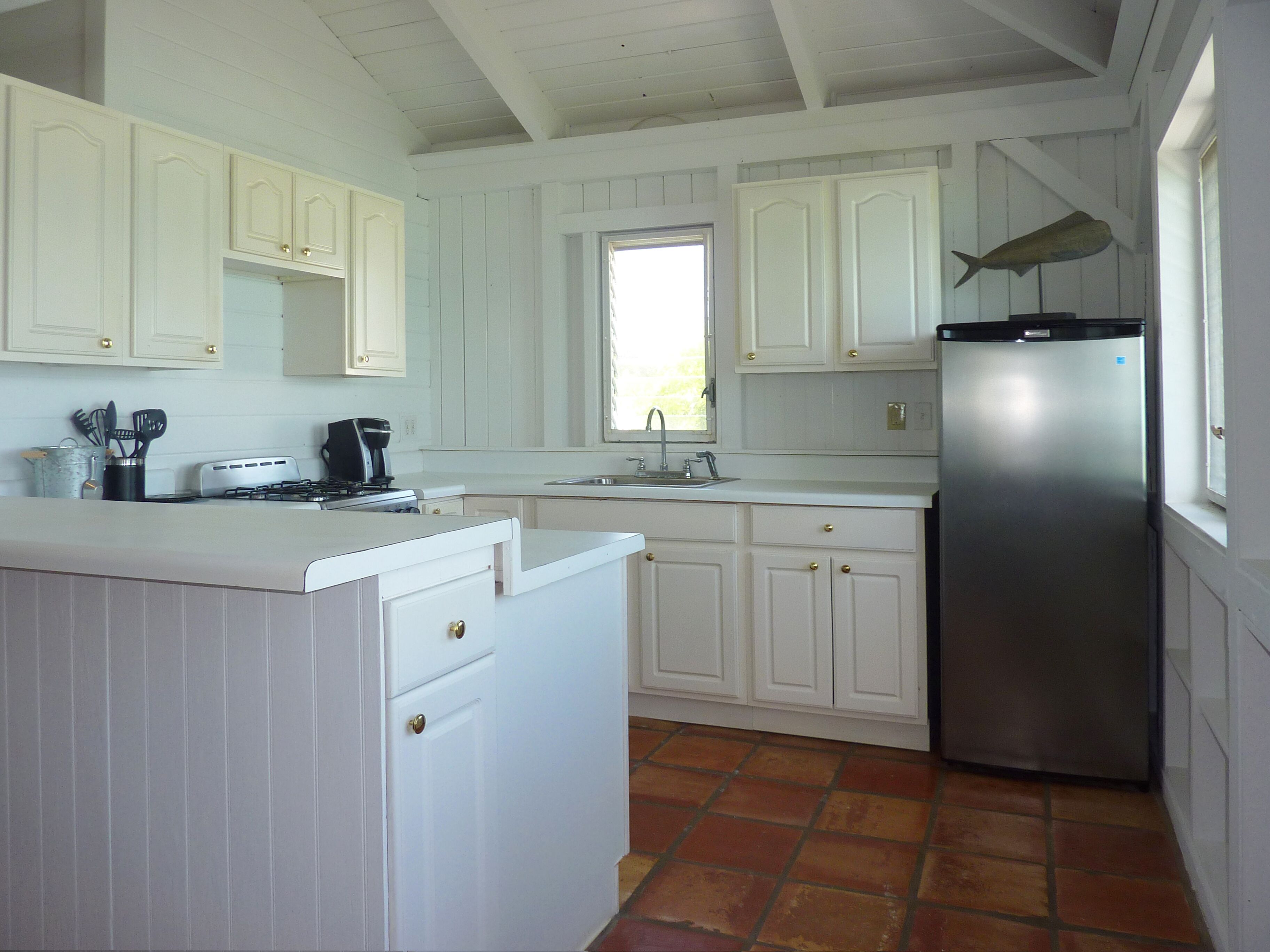 cottage, 2 bedrooms, non smoking, oceanfront | private kitchen | fridge, coffee/tea maker