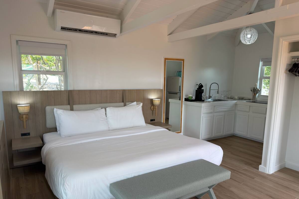 Romantic Villa, 1 King Bed, Non Smoking, Ocean View | In-room safe, soundproofing, iron/ironing board (on request), bed sheets