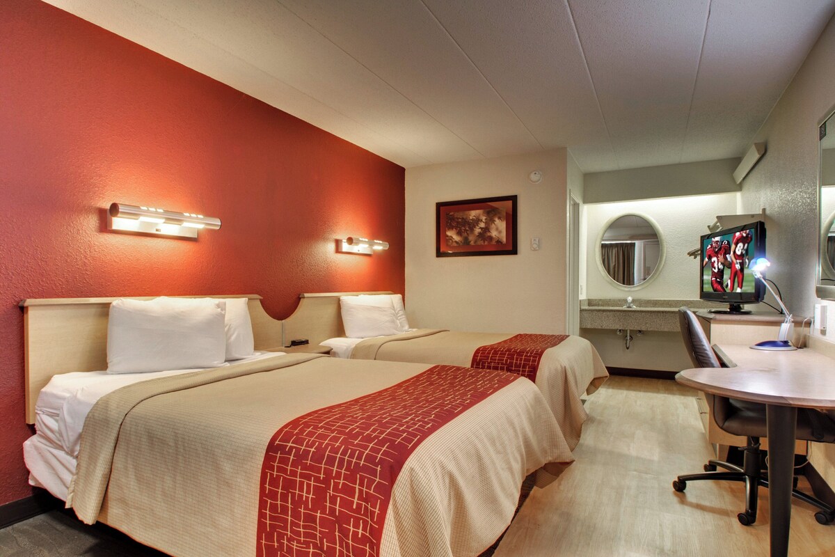Blackout curtains, free cots/infant beds, free WiFi, bed sheets