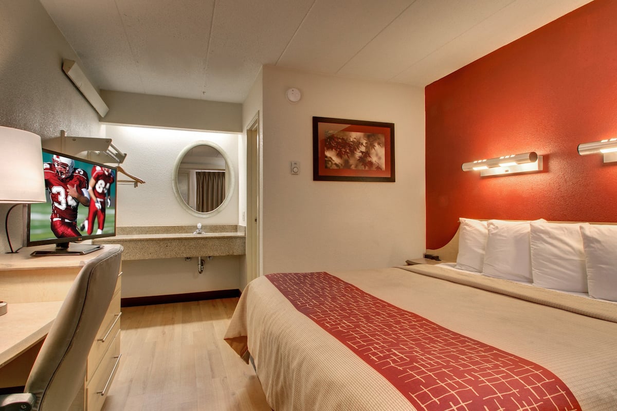 Blackout drapes, cribs (free), WiFi (free), bed sheets