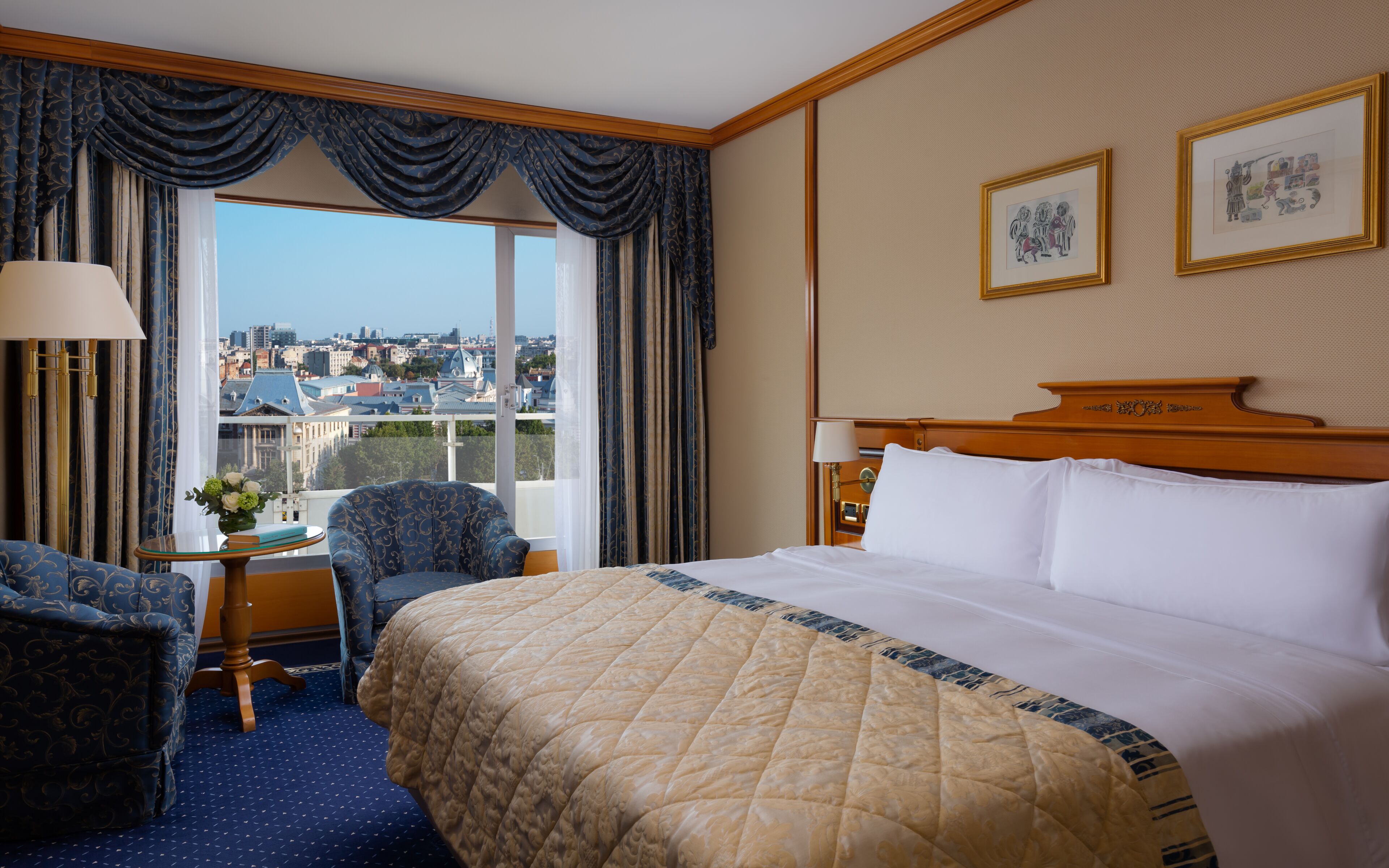 Club Room, 1 King Bed (Intercontinental) | Down comforters, pillowtop beds, minibar, in-room safe