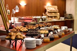 Unclassified image, 5 of 54, button - Grand Hotel Bucharest (Bucharest)