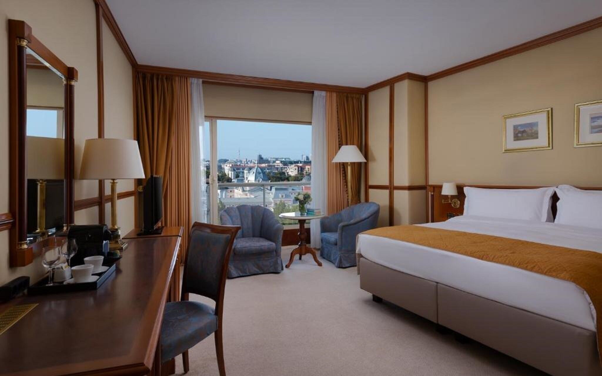 Down comforters, pillowtop beds, minibar, in-room safe