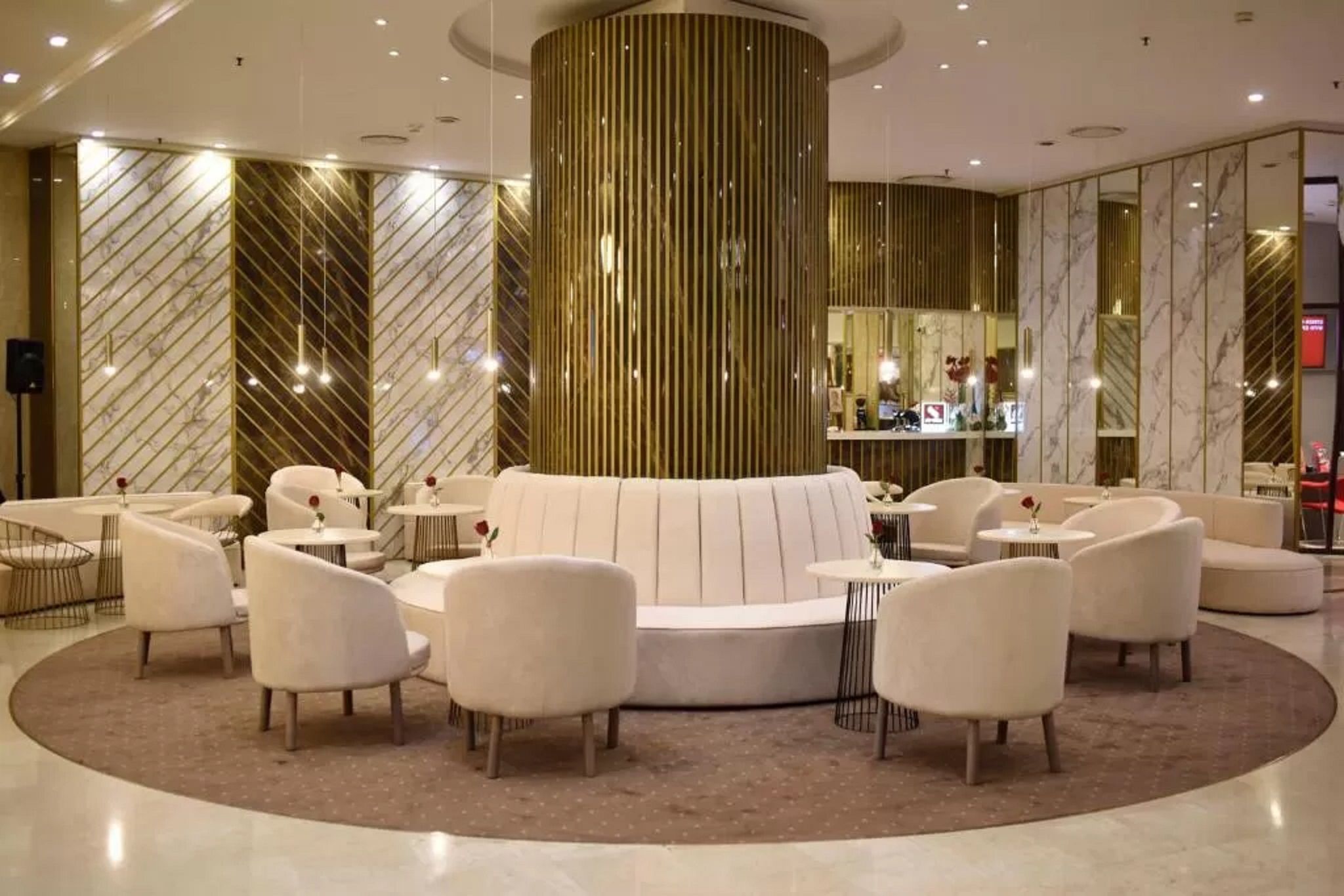 2 restaurants; breakfast, lunch, dinner, and brunch served