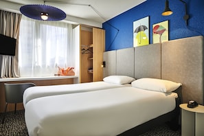 Standardzimmer, 2 Einzelbetten | Schreibtisch, Bügeleisen/Bügelbrett, kostenlose Babybetten