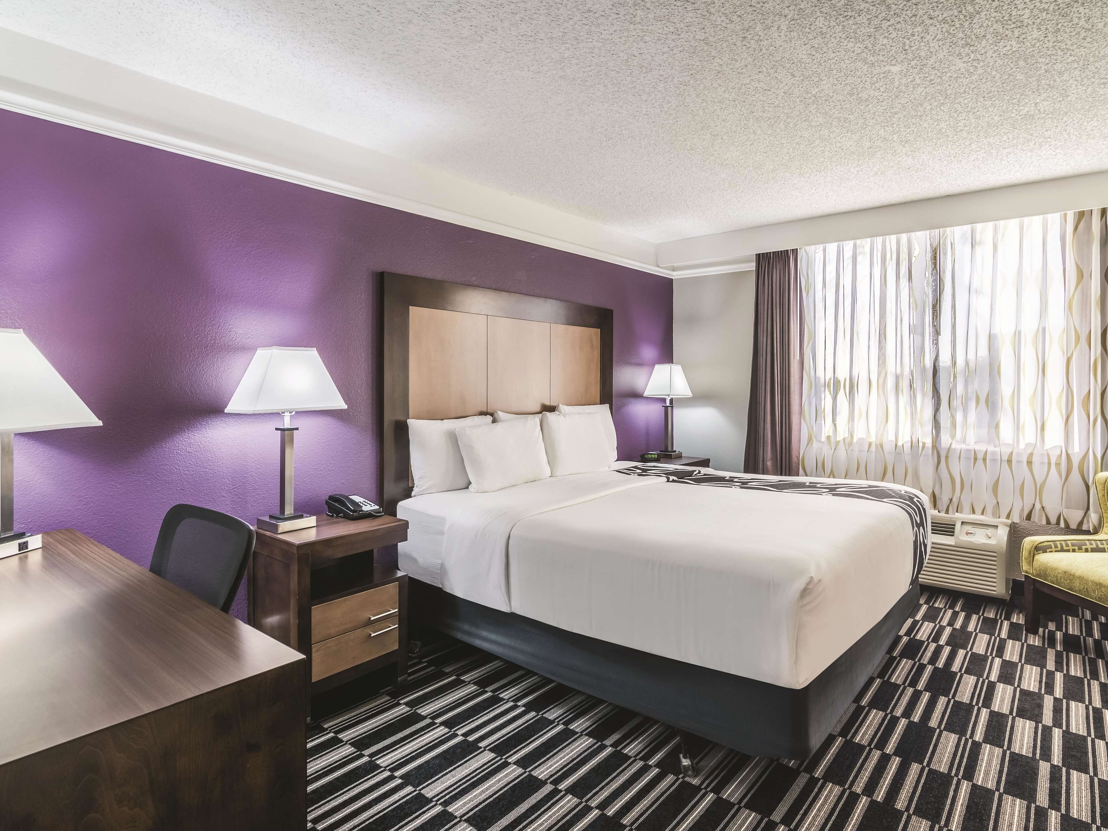 Chambre, 1 très grand lit, non-fumeur