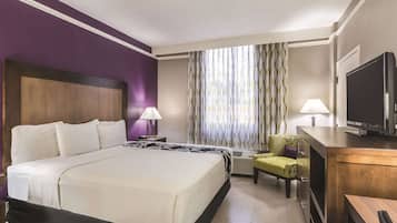 Kamer, 1 kingsize bed, toegankelijk voor mindervaliden, bad (Mobility/Hearing, Grab bars) | Luxe beddengoed, pillowtop-bedden, verduisterende gordijnen