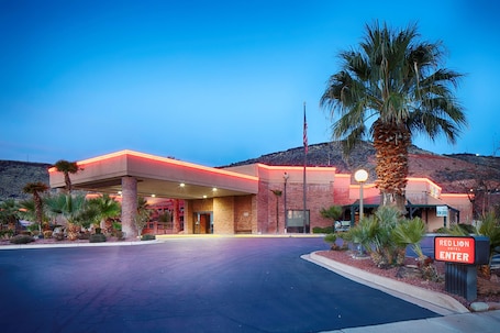 Property entrance. Red Lion Hotel & Conference Center St. George, UT