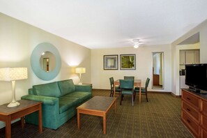 Premium bedding, desk, laptop workspace, iron/ironing board - La Quinta Inn by Wyndham Killeen - Fort Hood (Killeen)