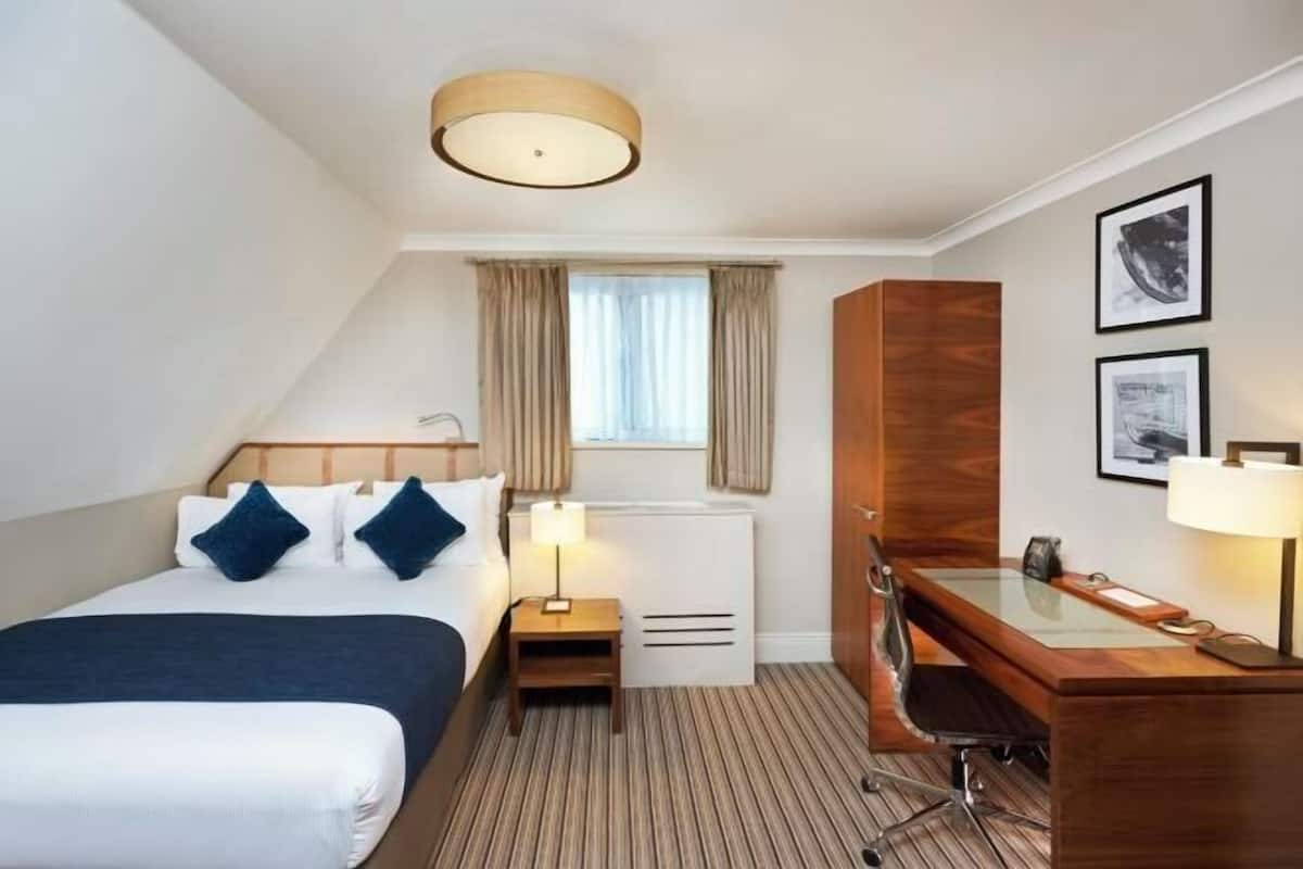 In-room safe, desk, laptop workspace, iron/ironing board