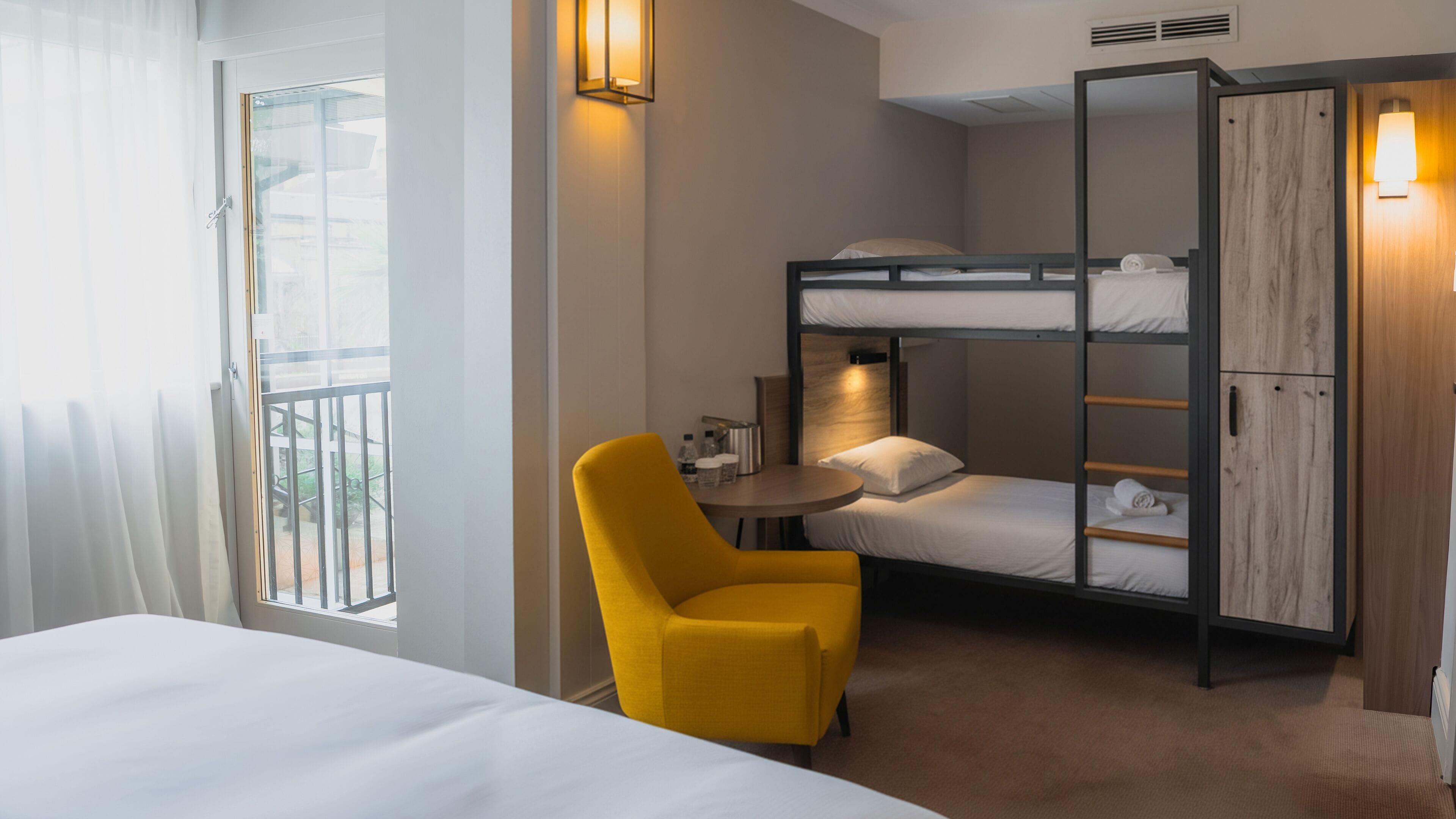 Free WiFi, bed sheets