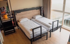 Free WiFi, bed sheets - a&o London Docklands Riverside (London)