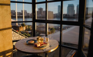 Café da manhã com buffet todos os dias mediante uma taxa