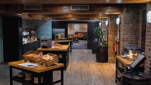 Buffet déjeuner servi tous les jours en supplément
