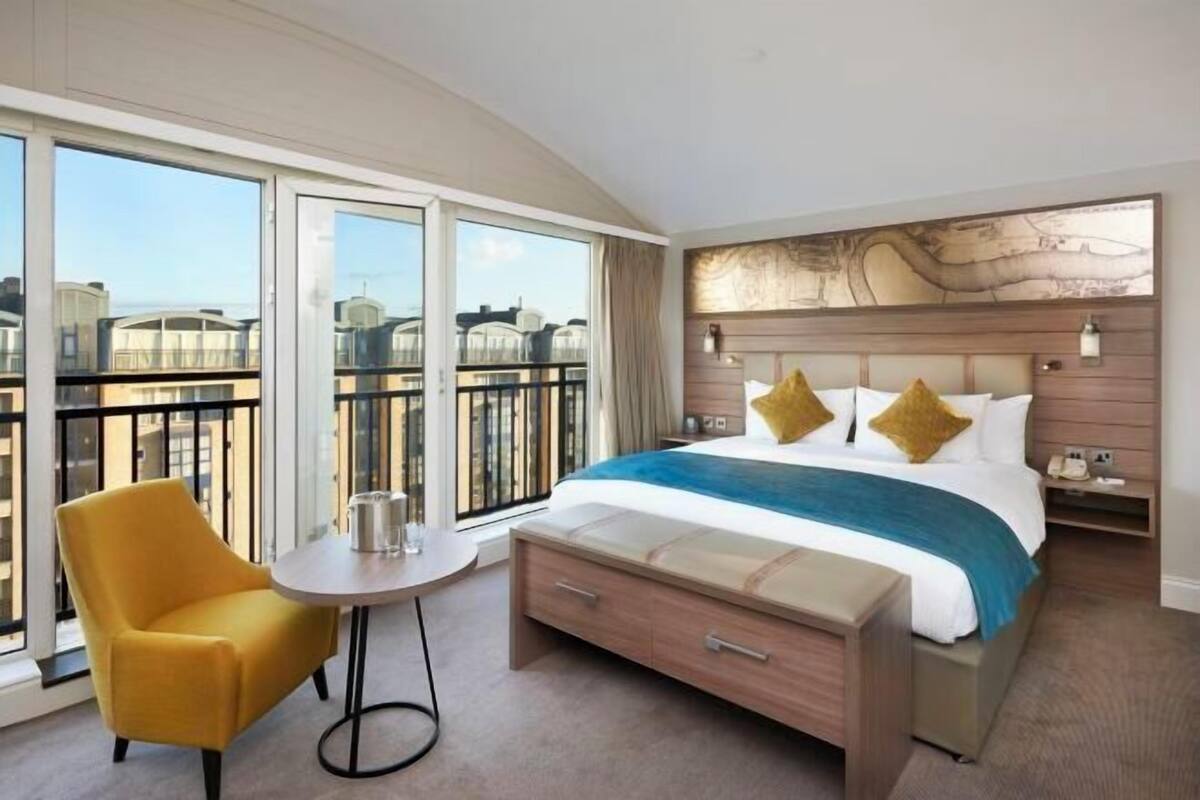 WiFi (free), bed sheets