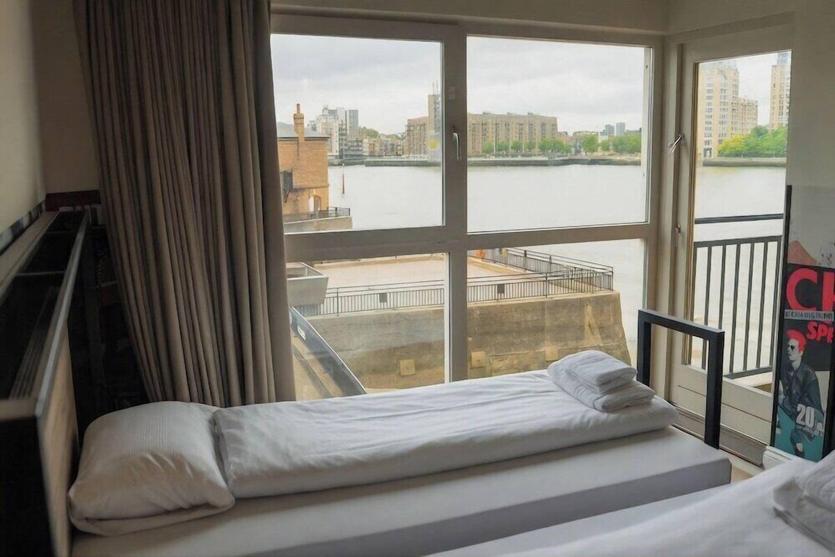 WiFi (free), bed sheets