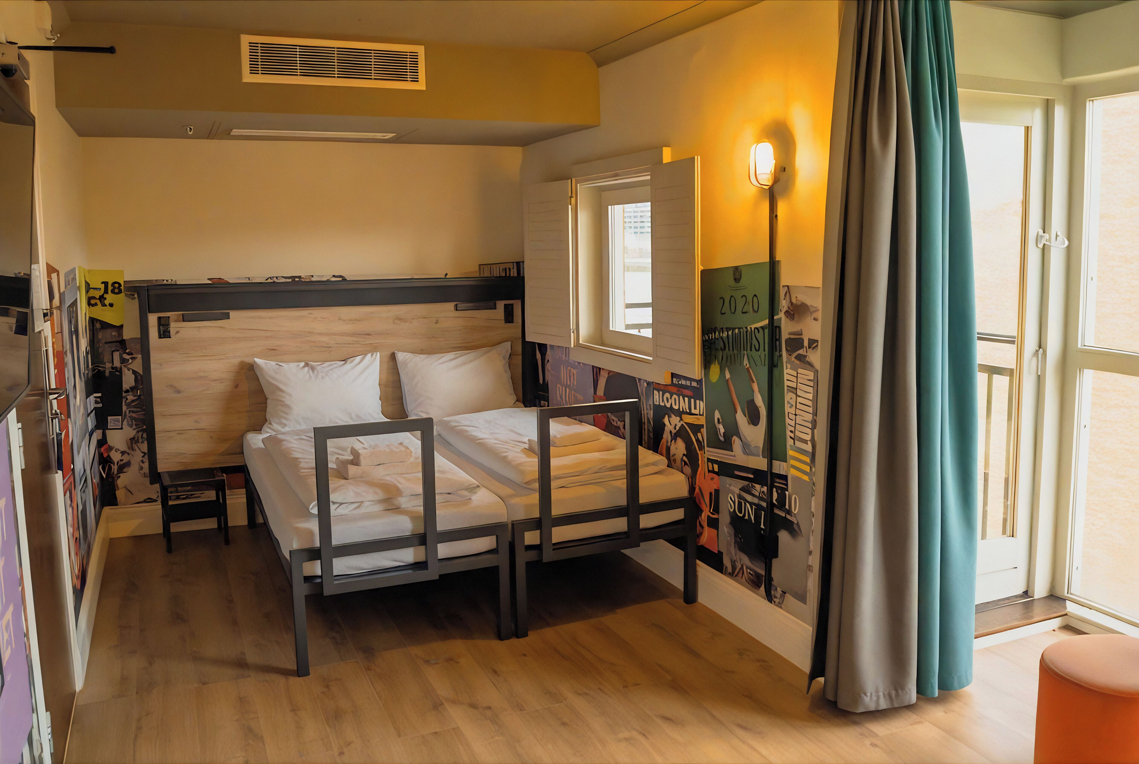 Free WiFi, bed sheets