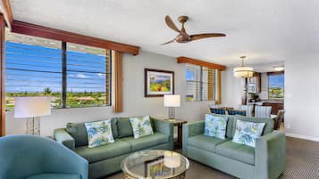 Suite, 2 Bedrooms | Dining room