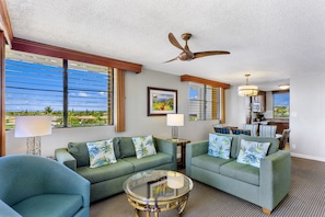 Suite, 2 Bedrooms | Dining room